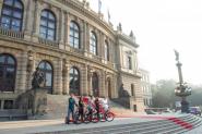 Elektrokoloběžka - Ještě jedenkrát s Rudolfinem v zádech | One more time with Rudolfinum behind